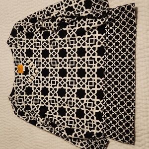 Womens 3/4 sleeve black and white geometric shirt